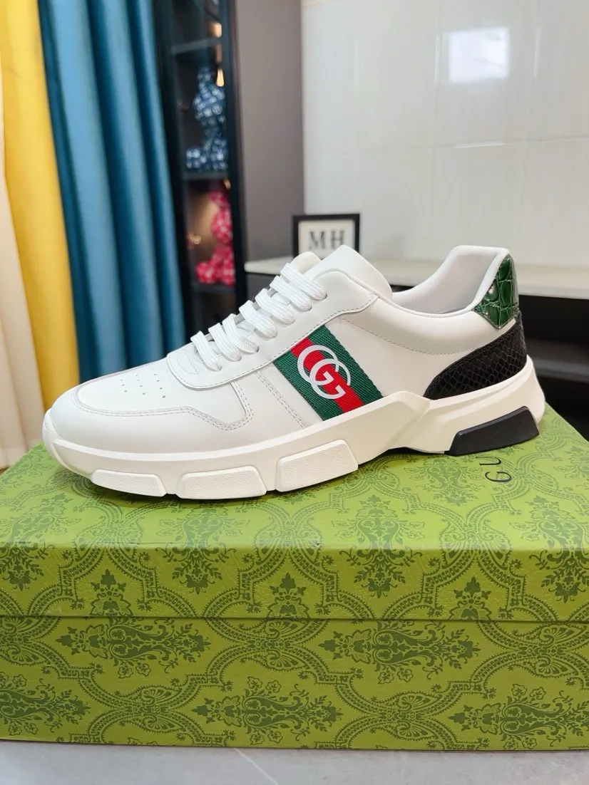 Men's shoes 💰560🌹🌹GUCCI [Gucci] New high-end brand of men's shoes, the latest fashionable casual men's shoes, trendy and versatile, relaxed and sporty style, uppers imported from Italy, first-layer cowhide, genuine leather lining, and ultra-fine workmanship. Original personalized fashionable rubber wear-resistant outsole, light and comfortable on the foot, size 38-44